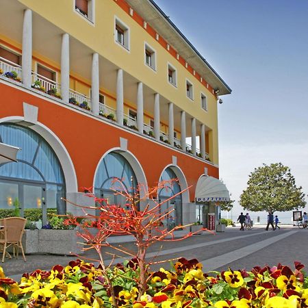 Hotel Vela D'Oro ***S Bardolino Bagian luar foto