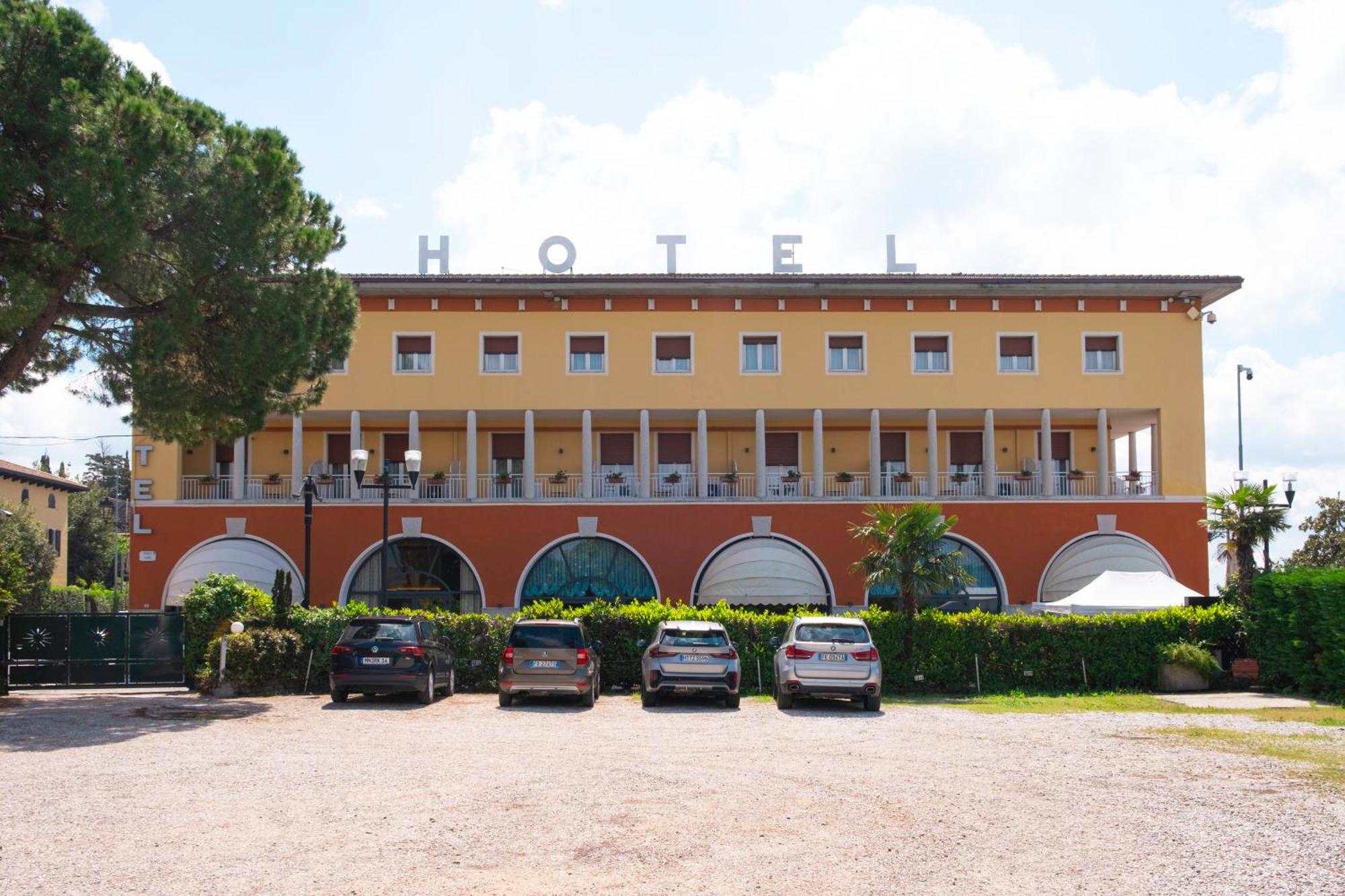 Hotel Vela D'Oro ***S Bardolino Bagian luar foto