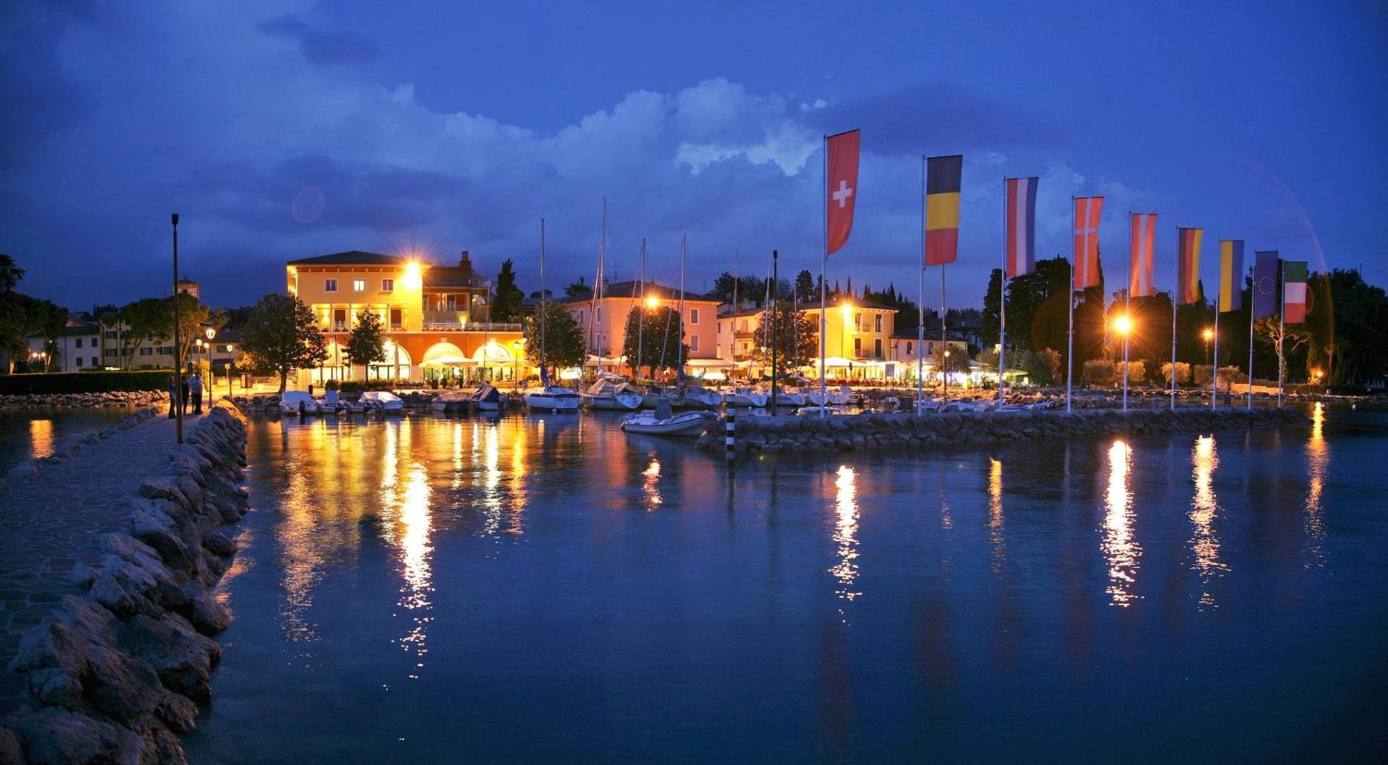 Hotel Vela D'Oro ***S Bardolino Bagian luar foto