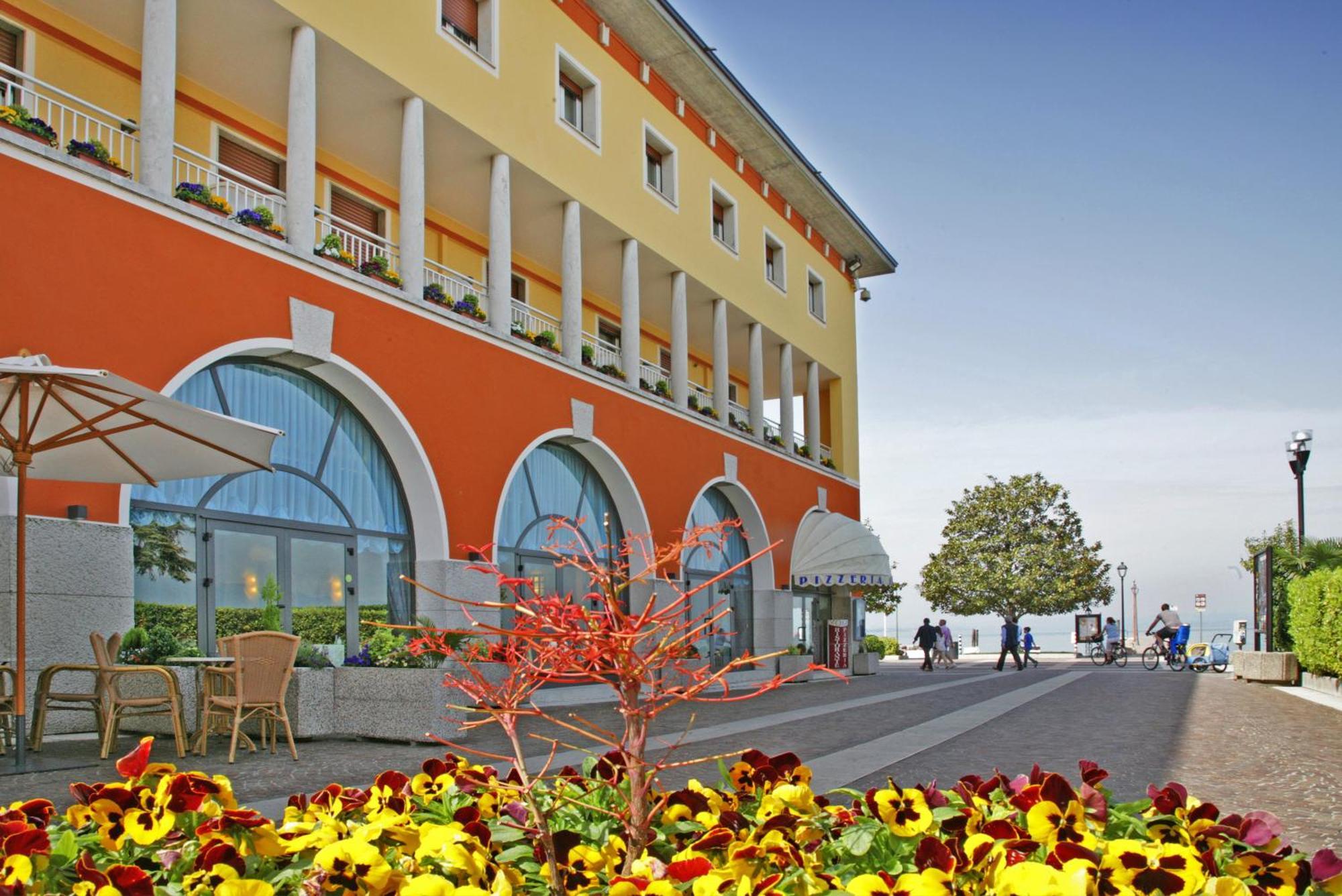 Hotel Vela D'Oro ***S Bardolino Bagian luar foto