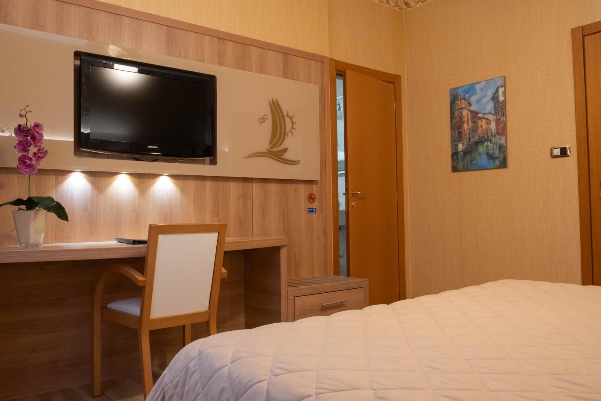 Hotel Vela D'Oro ***S Bardolino Bagian luar foto