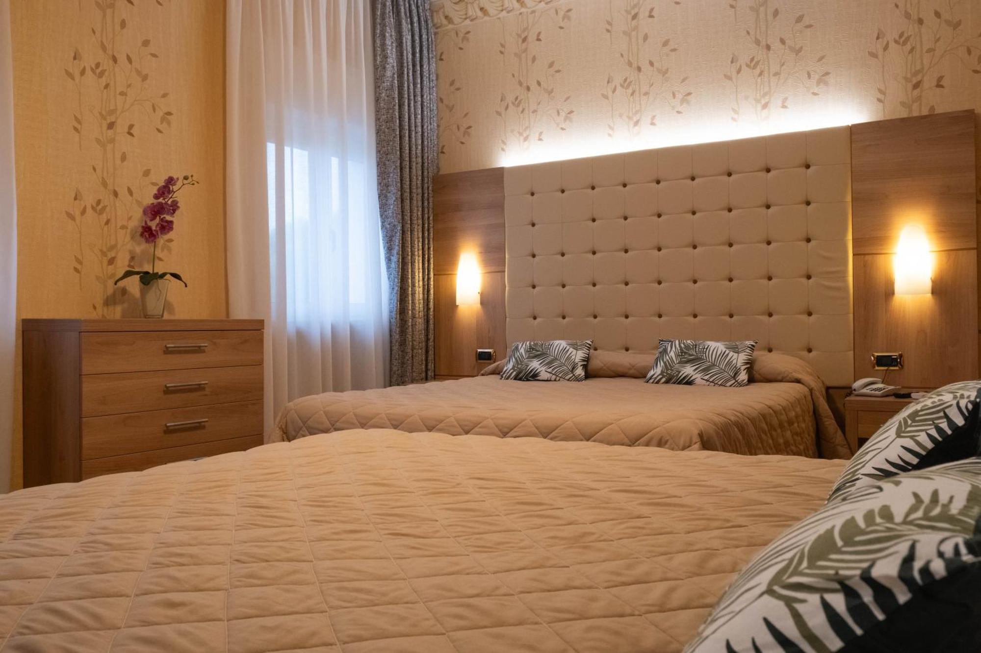 Hotel Vela D'Oro ***S Bardolino Bagian luar foto