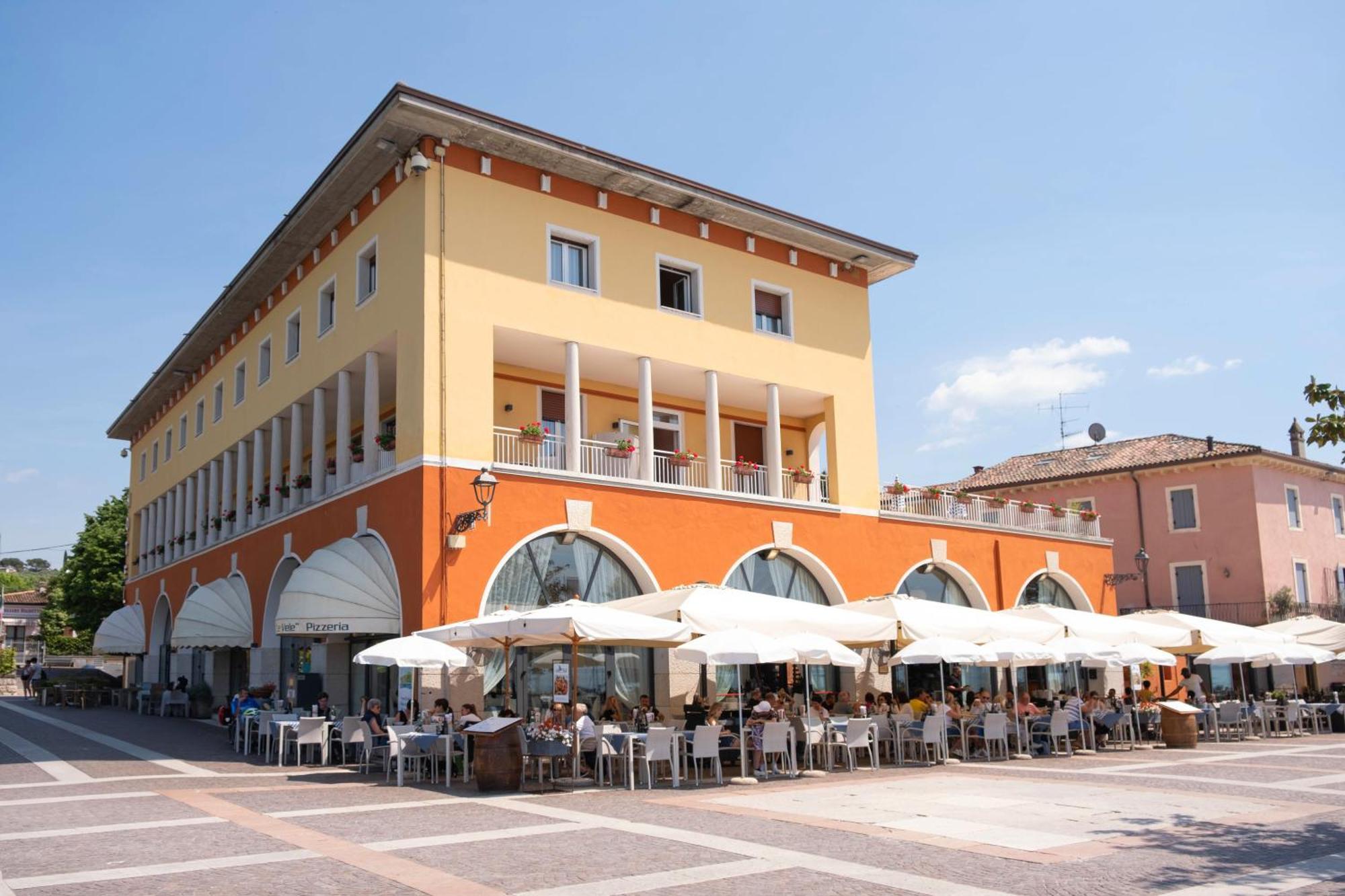 Hotel Vela D'Oro ***S Bardolino Bagian luar foto