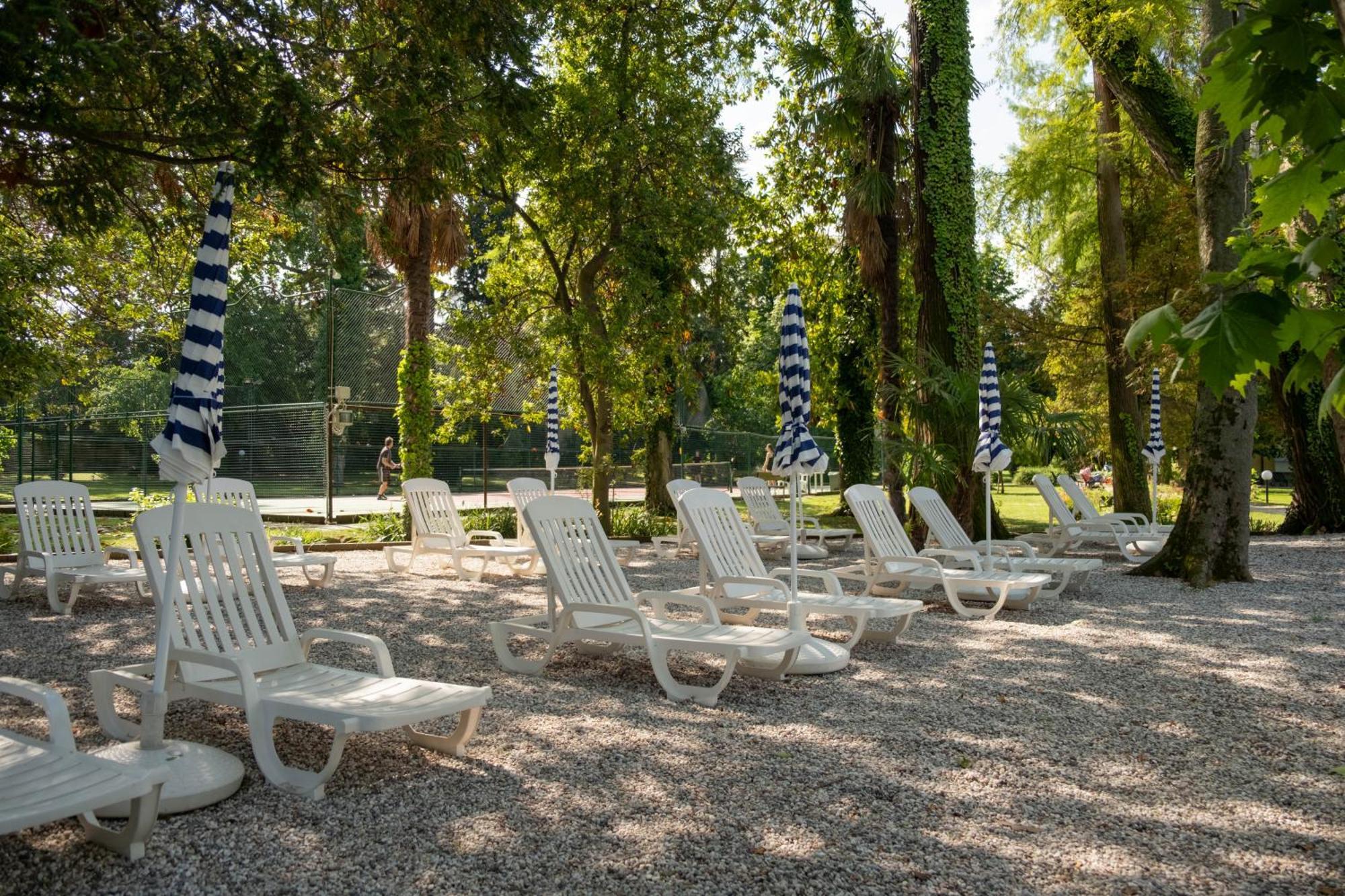 Hotel Vela D'Oro ***S Bardolino Bagian luar foto