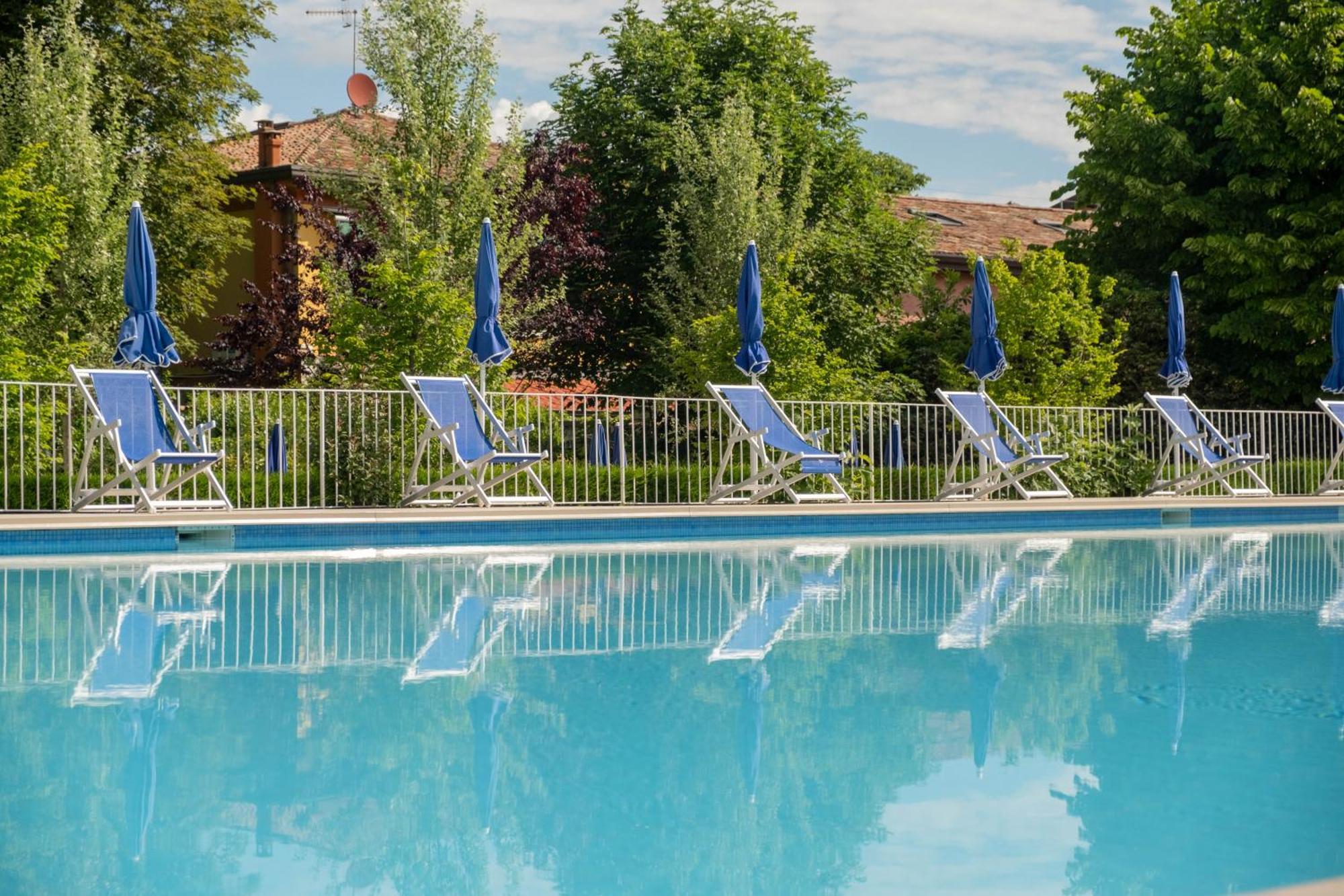 Hotel Vela D'Oro ***S Bardolino Bagian luar foto