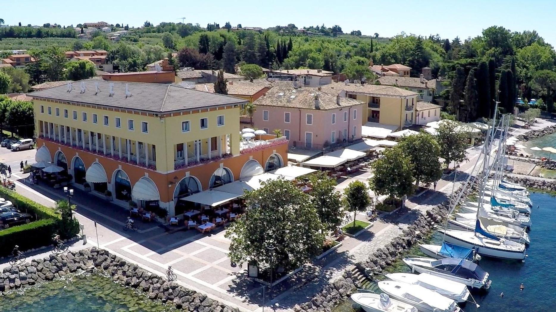 Hotel Vela D'Oro ***S Bardolino Bagian luar foto