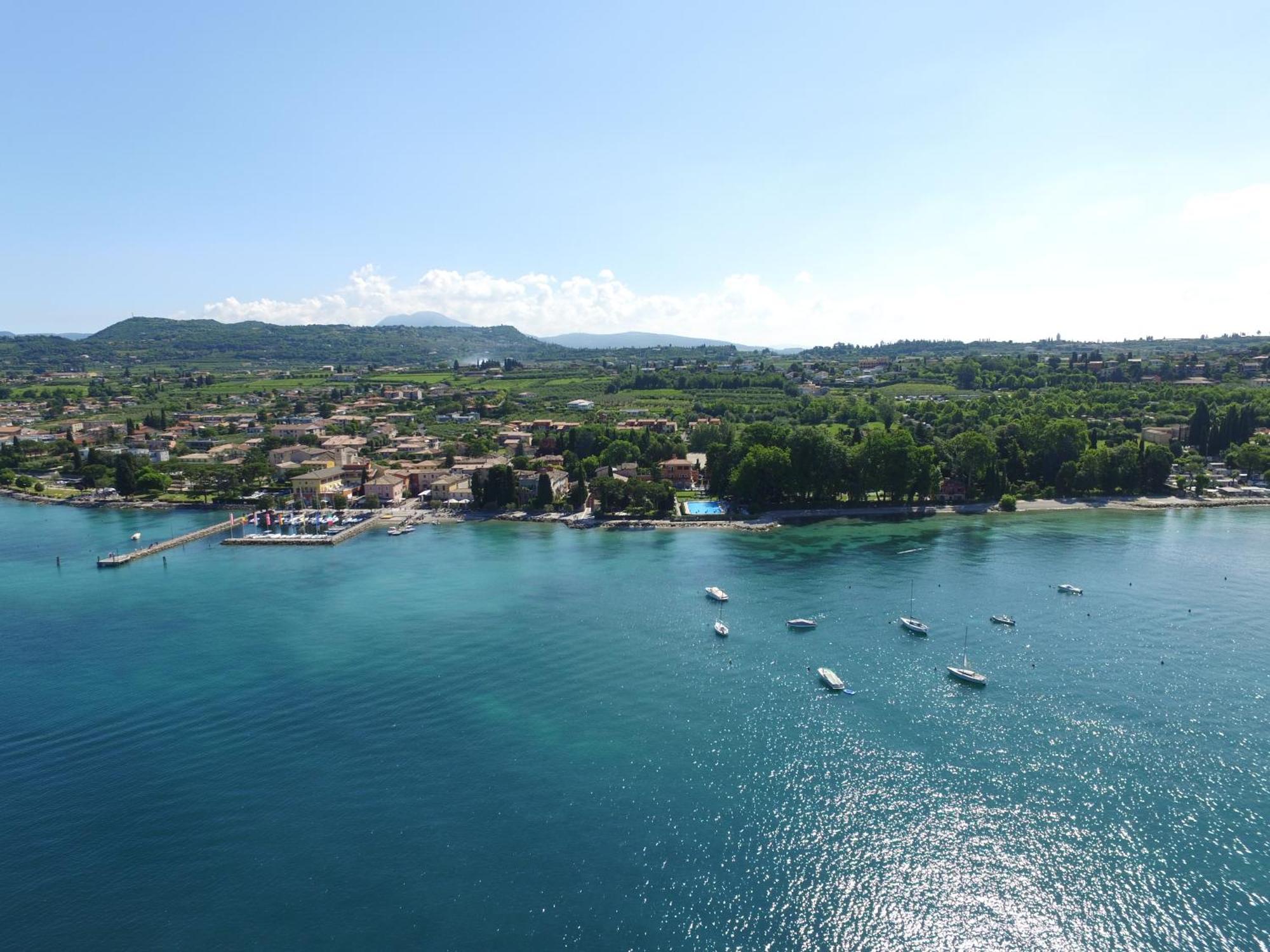 Hotel Vela D'Oro ***S Bardolino Bagian luar foto