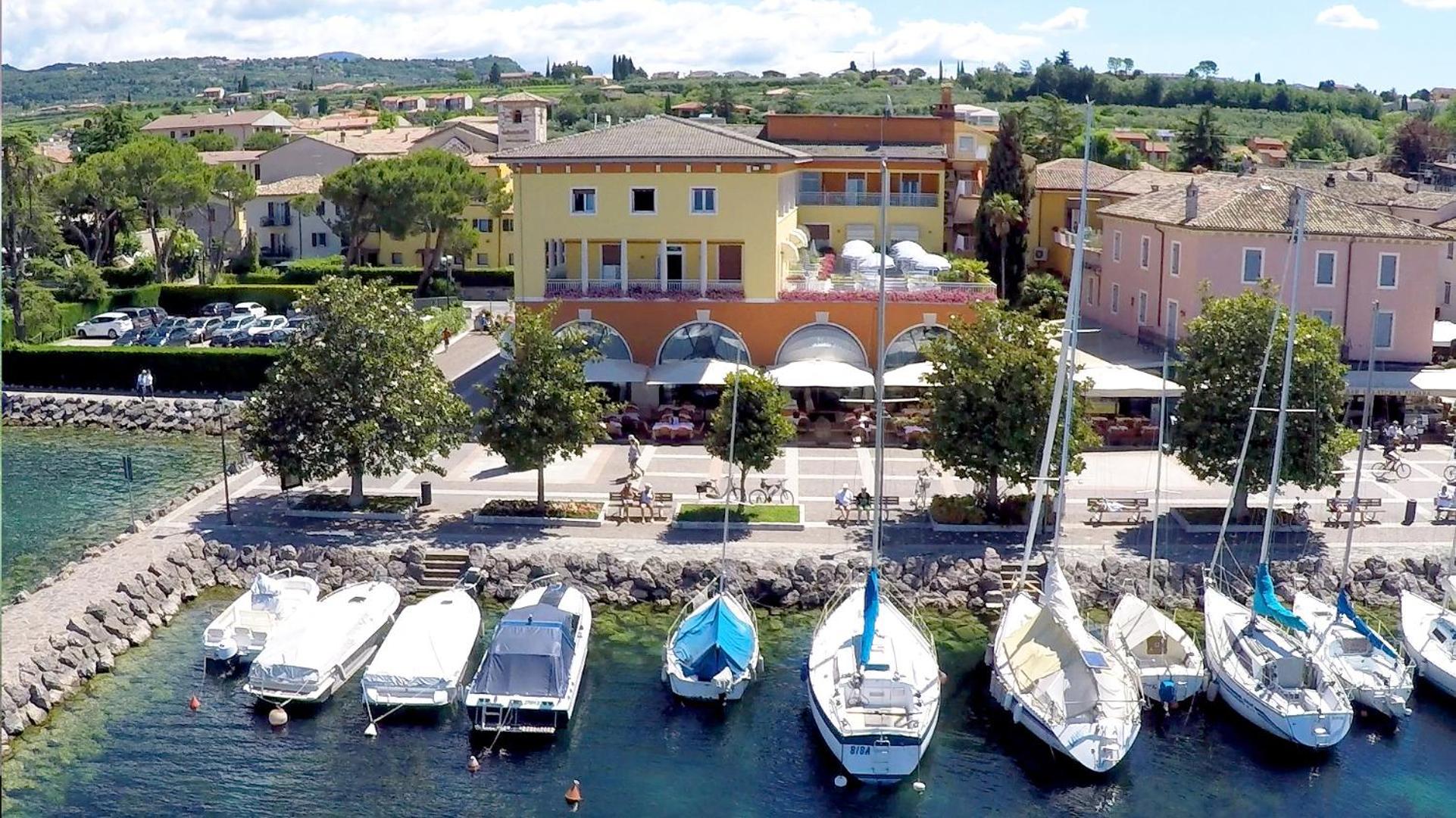 Hotel Vela D'Oro ***S Bardolino Bagian luar foto