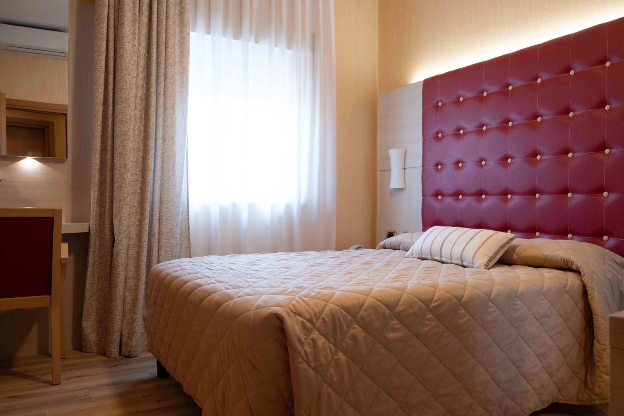 Hotel Vela D'Oro ***S Bardolino Bagian luar foto